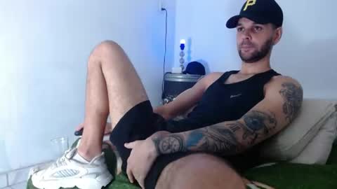 Snapshot of cristianhot125 chatting on June 20, 11:18 pm cristianhot125 online show from June 20, 11:18 pm