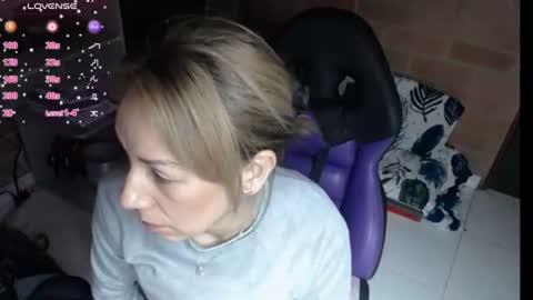 Snapshot of cristin_doll chatting on June 18, 5:39 pm cristina online show from June 18, 5:39 pm