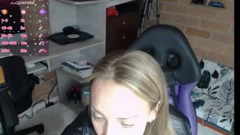 Snapshot of cristin_doll chatting on June 25, 2:54 pm cristina online show from June 25, 2:54 pm