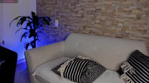 Snapshot of cristina_fernando chatting on December 19, 12:34 am soycriss online show from December 19, 12:34 am