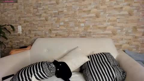 Snapshot of cristina_fernando chatting on December 23, 4:01 am soycriss online show from December 23, 4:01 am