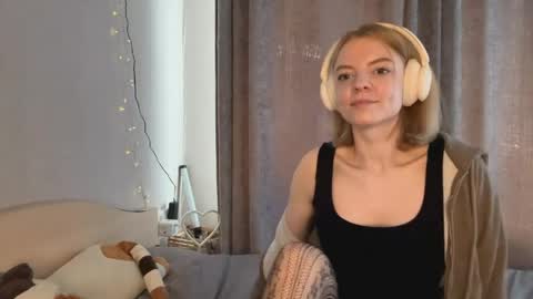 Snapshot of cristinekondo chatting on March 31, 1:33 pm Marry online show from March 31, 1:33 pm