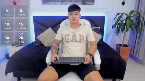 Cristopher online show from November 2, 9:44 am