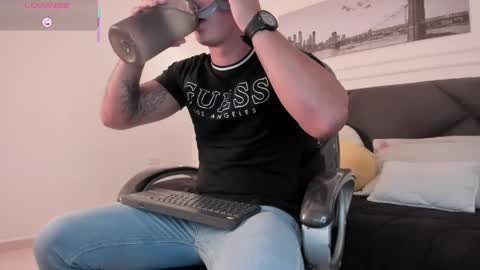 Cristopher online show from May 8, 1:38 pm