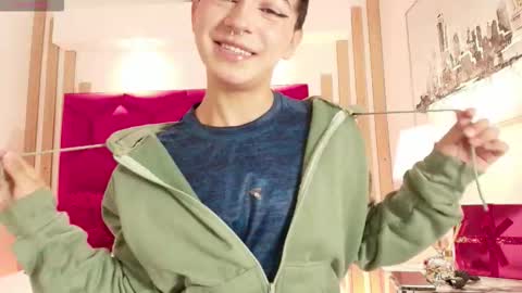 Snapshot of cristopher_wild chatting on March 18, 8:34 pm Cristopher online show from March 18, 8:34 pm