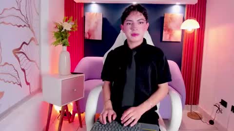 Snapshot of cristopher_wild chatting on March 19, 8:57 pm Cristopher online show from March 19, 8:57 pm