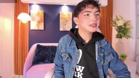 Snapshot of cristopher_wild chatting on March 22, 8:23 pm Cristopher online show from March 22, 8:23 pm