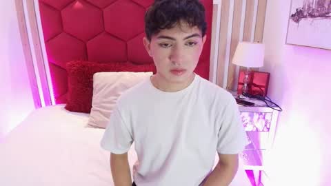 Snapshot of cristopher_wild chatting on March 24, 8:36 pm Cristopher online show from March 24, 8:36 pm