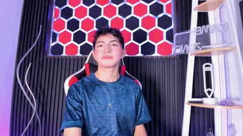 Snapshot of cristopher_wild chatting on March 31, 8:53 pm Cristopher online show from March 31, 8:53 pm