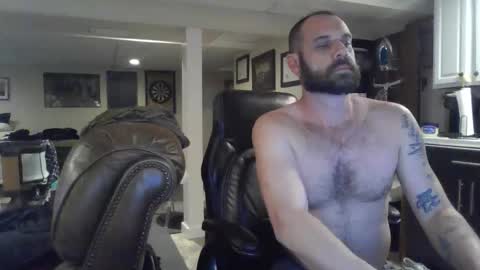 Snapshot of crm400 chatting on November 1, 1:07 am billybasement online show from November 1, 1:07 am