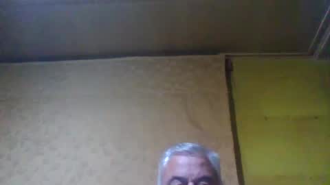 Snapshot of crmperez chatting on March 11, 1:26 am crmperez online show from March 11, 1:26 am