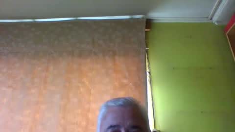 crmperez online show from December 18, 6:47 pm