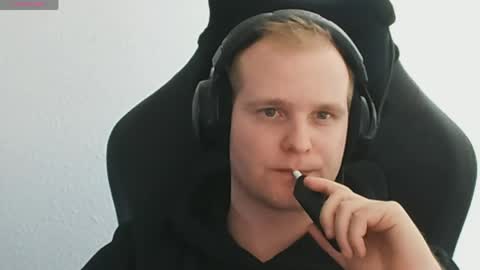 Snapshot of croissant911 chatting on March 19, 1:37 pm Anderson online show from March 19, 1:37 pm