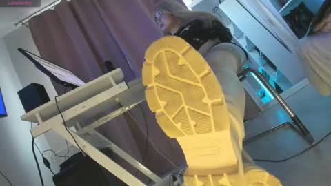 Cruel Siren online show from October 11, 5:39 am