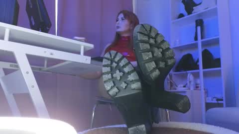 Cruel Siren online show from December 19, 7:04 am