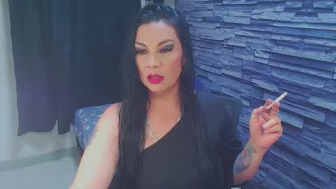 Snapshot of cruela_deviil chatting on October 7, 2:20 am cruela_deviil online show from October 7, 2:20 am