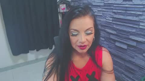 Snapshot of cruela_deviil chatting on January 9, 4:59 am cruela_deviil online show from January 9, 4:59 am