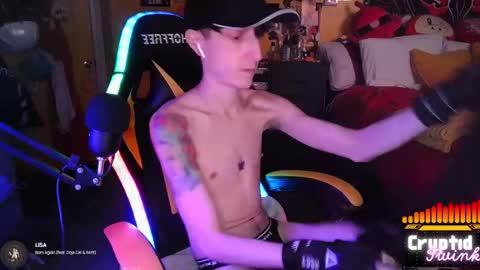 Snapshot of cryptidtwink chatting on March 22, 6:06 am CryptidTwink online show from March 22, 6:06 am