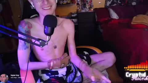 Snapshot of cryptidtwink chatting on March 29, 6:24 am CryptidTwink online show from March 29, 6:24 am