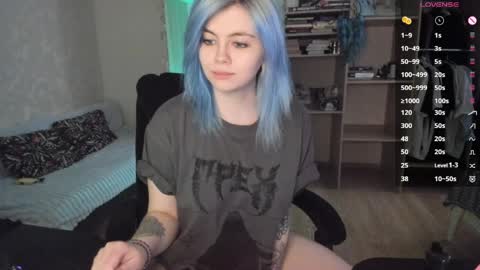 Snapshot of cryptobjgirlv2 chatting on April 7, 9:21 am Lilith online show from April 7, 9:21 am