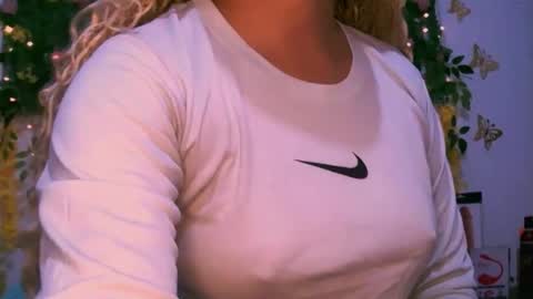 Snapshot of crysrus chatting on November 13, 12:42 am crysrus online show from November 13, 12:42 am