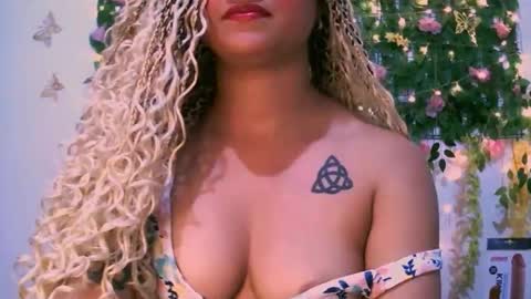 Snapshot of crysrus chatting on November 22, 1:59 am crysrus online show from November 22, 1:59 am