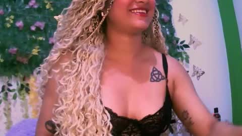 Snapshot of crysrus chatting on November 26, 10:33 pm crysrus online show from November 26, 10:33 pm