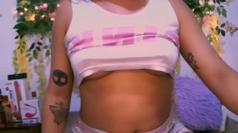 Snapshot of crysrus chatting on December 13, 11:43 pm crysrus online show from December 13, 11:43 pm