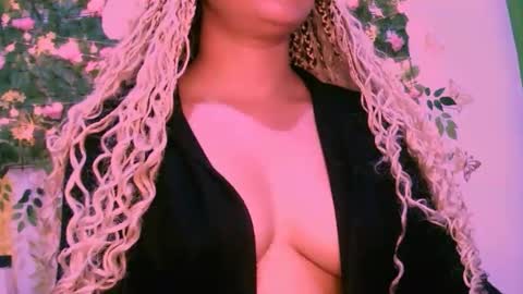 Snapshot of crysrus chatting on December 17, 12:49 am crysrus online show from December 17, 12:49 am