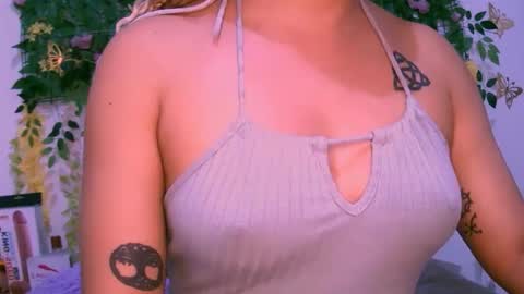 Snapshot of crysrus chatting on December 21, 1:24 am crysrus online show from December 21, 1:24 am