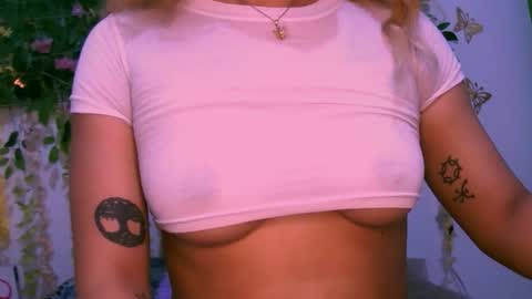 Snapshot of crysrus chatting on January 6, 8:34 pm crysrus online show from January 6, 8:34 pm