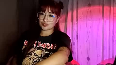 Snapshot of crystal_669 chatting on February 6, 4:21 am carol online show from February 6, 4:21 am