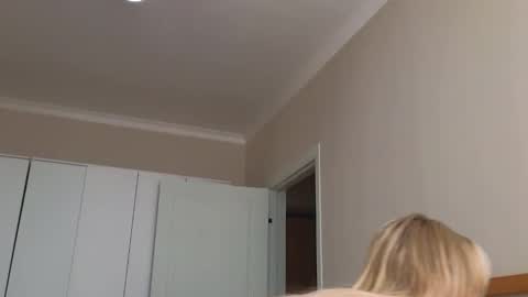 Snapshot of crystal_angells chatting on December 3, 6:54 am Cassie control domi and lush in private for free online show from December 3, 6:54 am