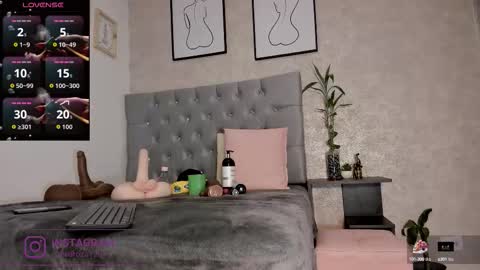   online show from October 14, 8:09 pm