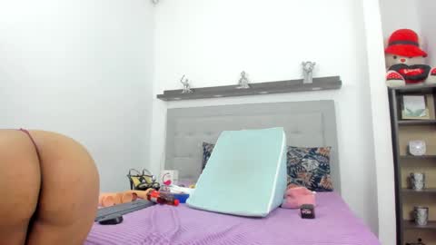 Snapshot of crystal_butterfly1 chatting on January 14, 2:32 pm crystal_butterfly1 online show from January 14, 2:32 pm