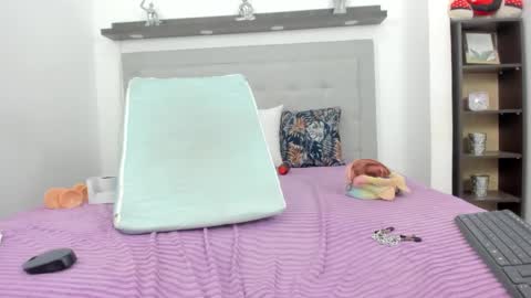 Snapshot of crystal_butterfly1 chatting on January 16, 5:33 pm crystal_butterfly1 online show from January 16, 5:33 pm