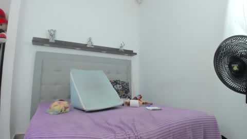 Snapshot of crystal_butterfly1 chatting on January 26, 5:44 pm crystal_butterfly1 online show from January 26, 5:44 pm