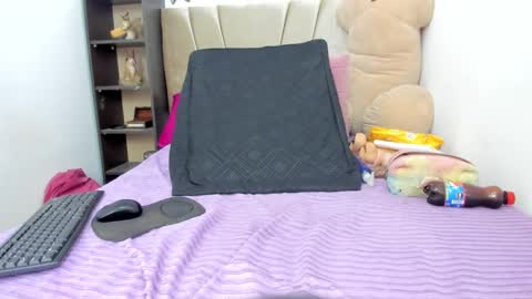 Snapshot of crystal_butterfly1 chatting on February 12, 2:32 pm crystal_butterfly1 online show from February 12, 2:32 pm