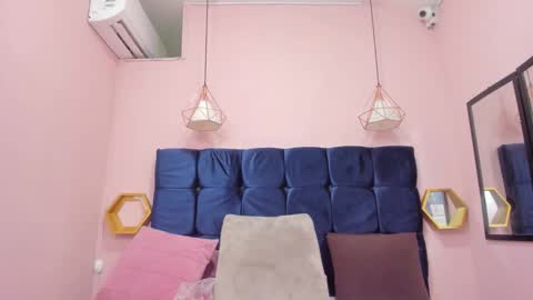 crystal_butterfly1 online show from November 14, 4:28 pm