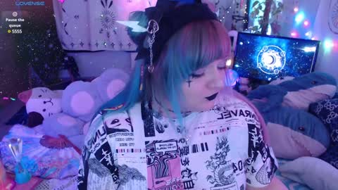 Snapshot of crystal_galaxy chatting on January 27, 10:38 am online show from January 27, 10:38 am