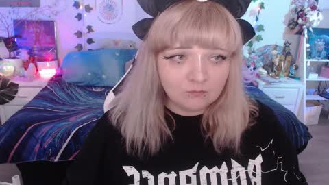 Snapshot of crystal_galaxy chatting on September 8, 6:29 pm online show from September 8, 6:29 pm