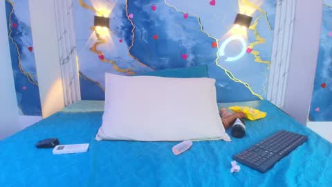 Snapshot of crystal_love08 chatting on April 20, 7:26 pm crystal online show from April 20, 7:26 pm