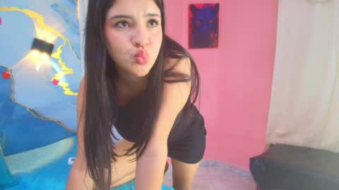 Snapshot of crystal_love08 chatting on May 1, 7:29 pm crystal online show from May 1, 7:29 pm