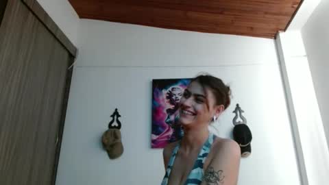 Snapshot of crystal_starx chatting on May 18, 6:25 pm Crystal Blaze online show from May 18, 6:25 pm