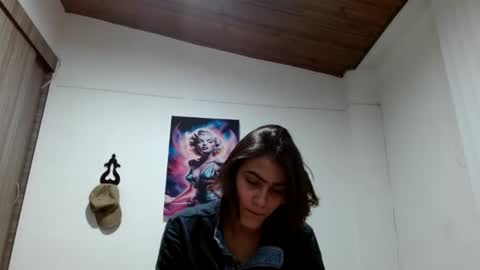 Snapshot of crystal_starx chatting on May 27, 10:23 am Crystal Blaze online show from May 27, 10:23 am