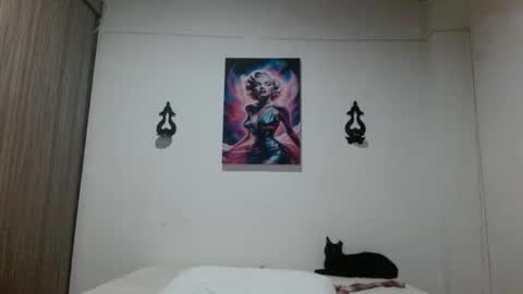 Snapshot of crystal_starx chatting on June 2, 1:51 am Crystal Blaze online show from June 2, 1:51 am