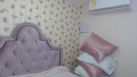 Snapshot of crystal_watson0 chatting on March 14, 12:21 pm Milf Latina online show from March 14, 12:21 pm