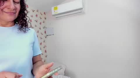 Snapshot of crystal_watson0 chatting on April 1, 1:41 pm Milf Latina online show from April 1, 1:41 pm