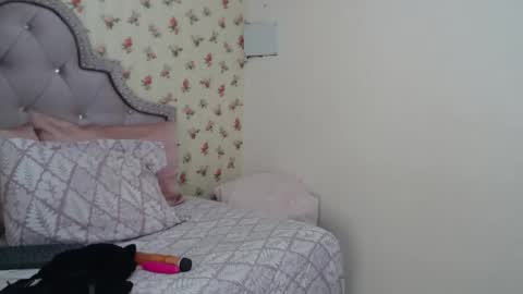 Snapshot of crystal_watson0 chatting on April 4, 1:30 pm Milf Latina online show from April 4, 1:30 pm