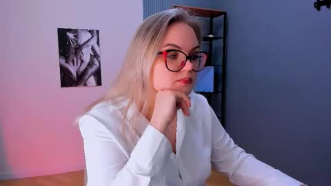 Snapshot of crystalcurtis chatting on February 2, 5:28 am Crystal online show from February 2, 5:28 am